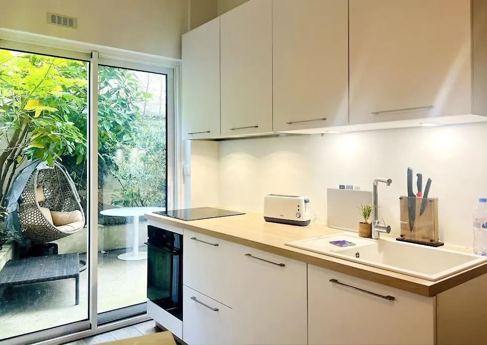 Un Appartement De Deux Chambres Climatise Avec Un Jardin Privatif Pres De Trocadero Parijs