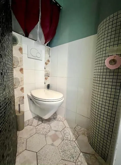 Un Appartement De Deux Chambres Climatise Avec Un Jardin Privatif Pres De Trocadero Parijs