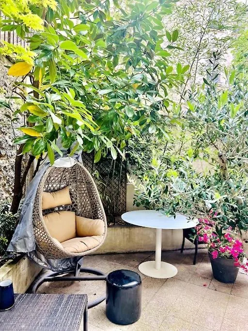 Un Appartement De Deux Chambres Climatise Avec Un Jardin Privatif Pres De Trocadero Parijs